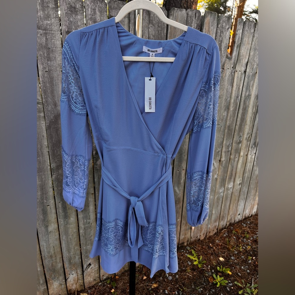 BB DAKOTA Women’s Long Lace Sleeve Blue Dress